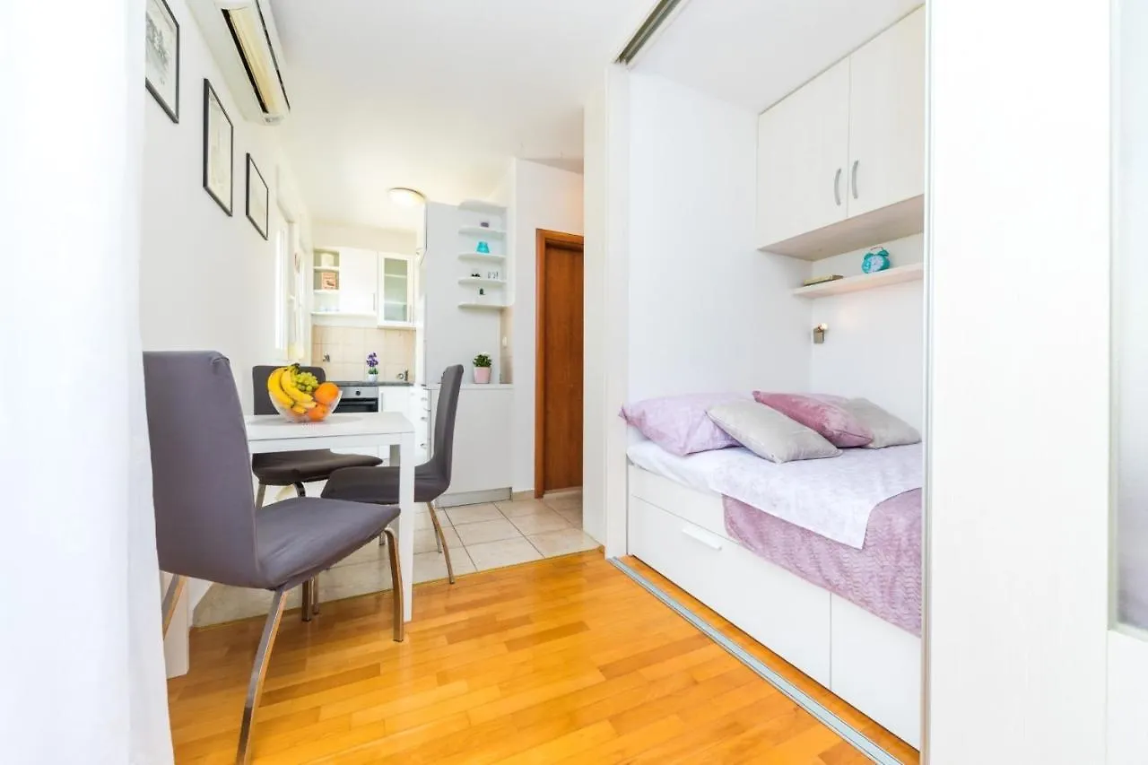 Close To Znjan Beach Spacious Studio With Balcony Apartment Split 0*,