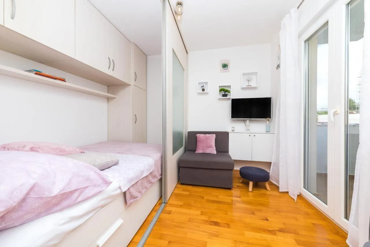 Close To Znjan Beach Spacious Studio With Balcony Apartment Split 0*,