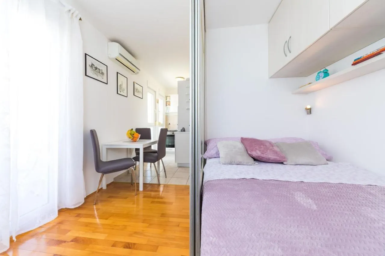 Close To Znjan Beach Spacious Studio With Balcony Apartment Split