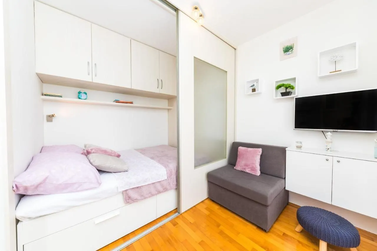 Close To Znjan Beach Spacious Studio With Balcony Apartment Split
