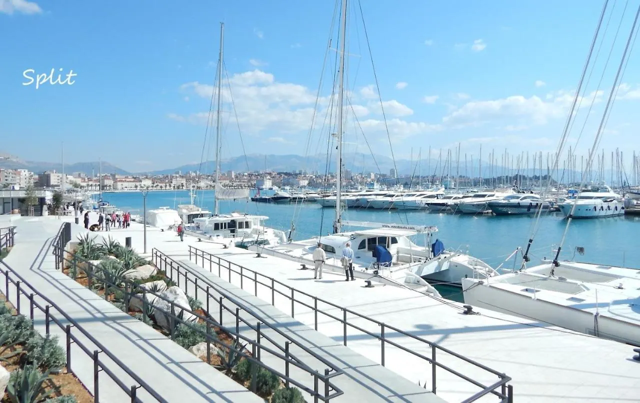 Close To Znjan Beach Spacious Studio With Balcony Apartment Split